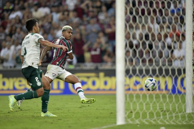 Fluminense vence o Palmeiras e ultrapassa o rival na tabela do Brasileirão