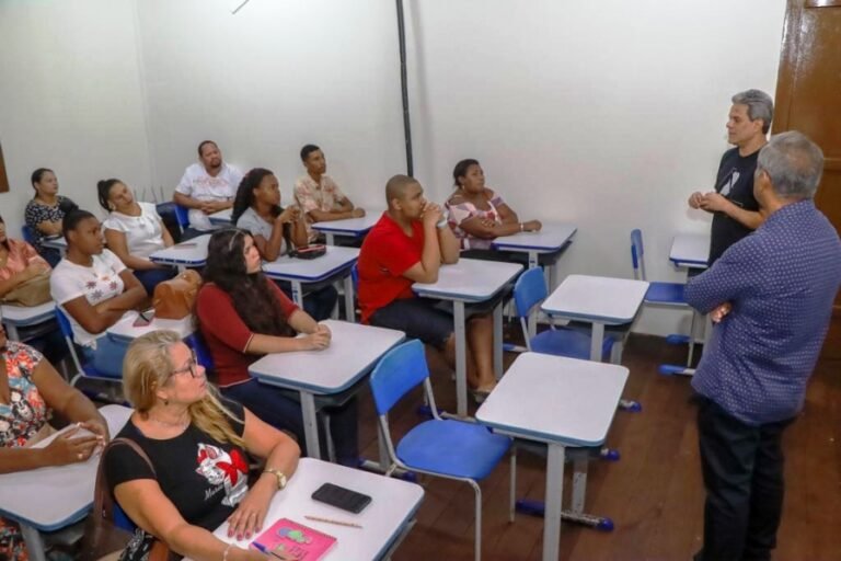 Prefeitura de Laranjeiras promove curso de garçom em parceria com o SENAC