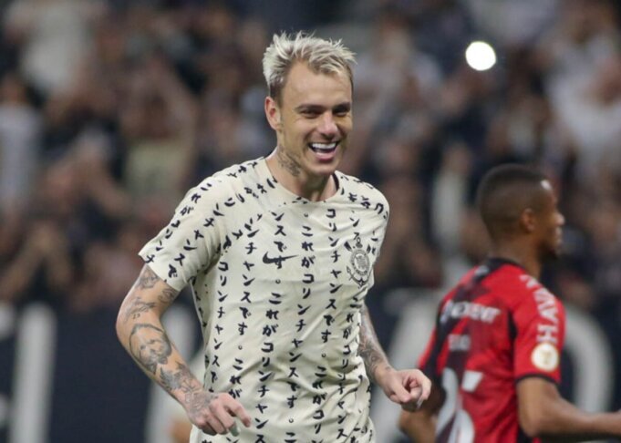 Atacante Róger Guedes deixa o Corinthians