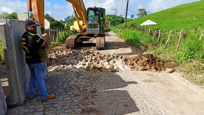 Prefeitura de Laranjeiras inicia obras de drenagem na principal via de acesso ao Gameleiro