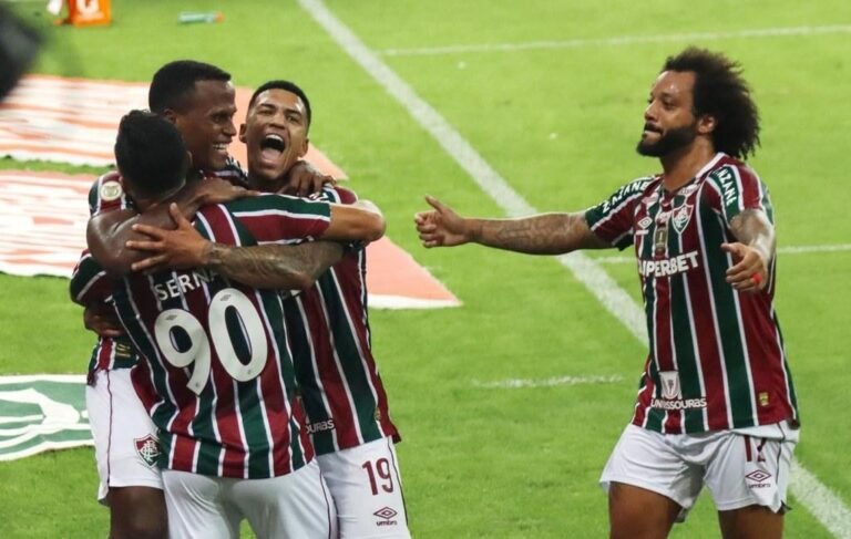 Fluminense vence o Palmeiras e segue fora da lanterna do Brasileirão