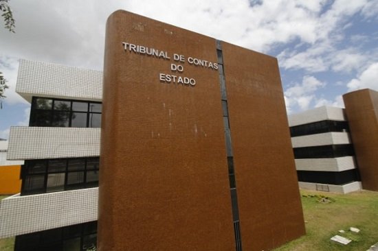 TRE-SE recebe do TCE-SE lista de gestores com contas rejeitadas