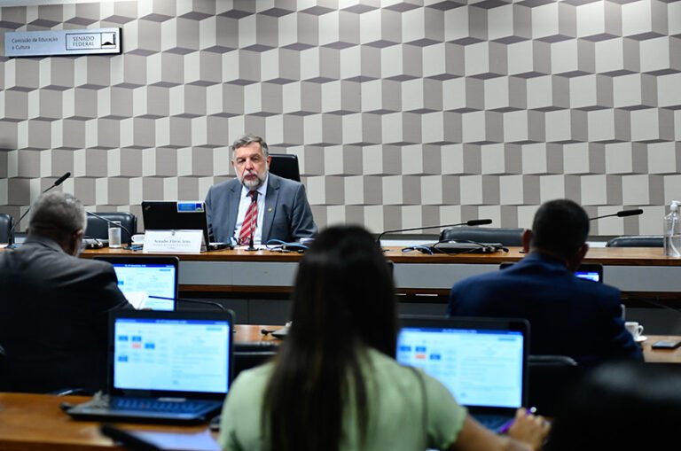 Comissão de Educação do Senado aprova Festa dos Lambe-sujos e Caboclinhos como manifestação cultural