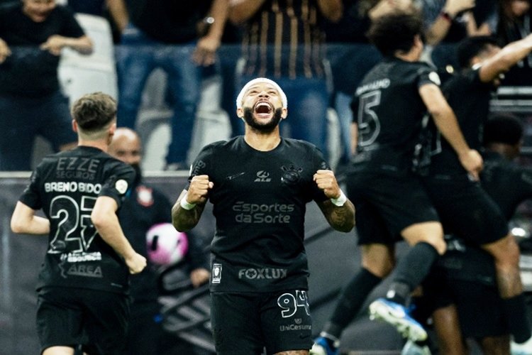 Corinthians leva susto, mas vence bem o Athletico-PR