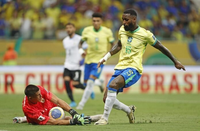 Em Salvador, Brasil só empata com o Uruguai e fecha ano no quinto lugar das Eliminatórias