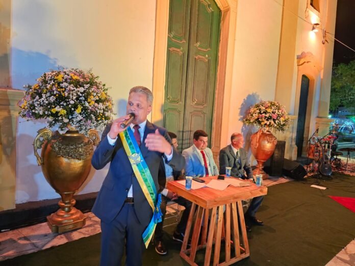 Em cerimônia histórica, Juca e Luciano tomam posse em Laranjeiras