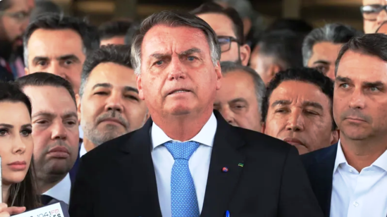 Para não ser acusado de “tentar fugir”, Bolsonaro diz que evita passar perto de embaixadas
