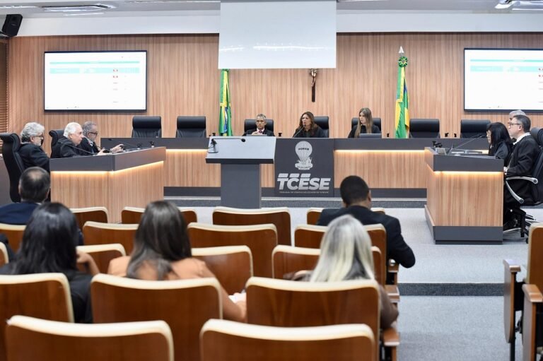 TCE processa ex-prefeito por mau uso de recursos da Deso