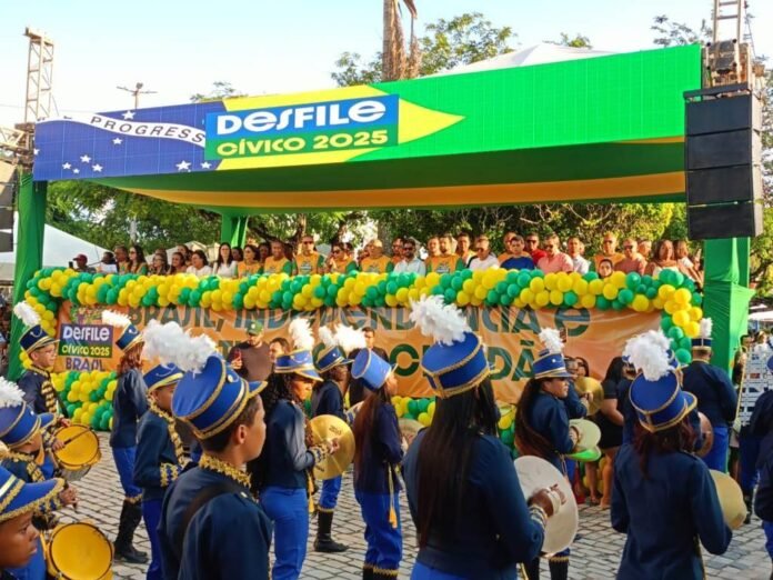 Desfile Cívico-militar promovido pela Prefeitura de Laranjeiras encanta população laranjeirense