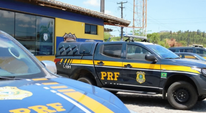 PRF prende três pessoas durante operação de enfrentamento à violência contra a mulher, em Sergipe