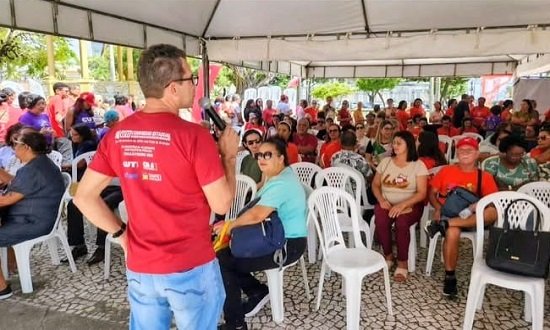 Professores da rede pública de Sergipe realizam ato contra a reforma administrativa
