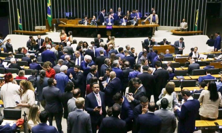 Câmara Federal aprova isenção do IR para quem ganha até R$ 5 mil