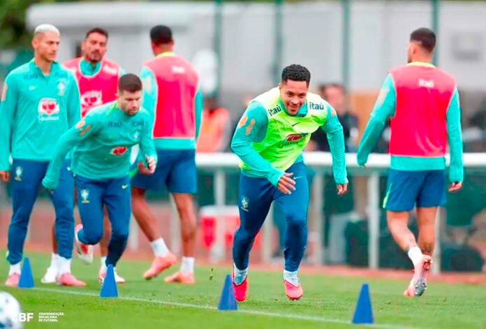 Brasil faz primeiro treino completo antes de enfrentar Senegal