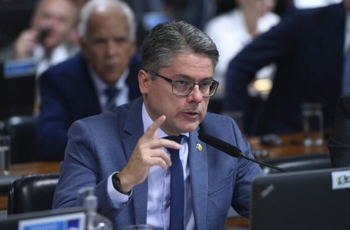 https://oglobo.globo.com/blogs/malu-gaspar/post/2025/12/alexandre-de-moraes-procurou-galipolo-para-pedir-pelo-master-junto-ao-banco-central.ghtml