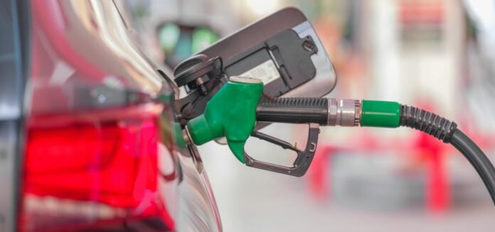 Petrobras reduz preço da gasolina em 5,2% a partir desta terça