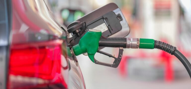 Petrobras reduz preço da gasolina em 5,2% a partir desta terça