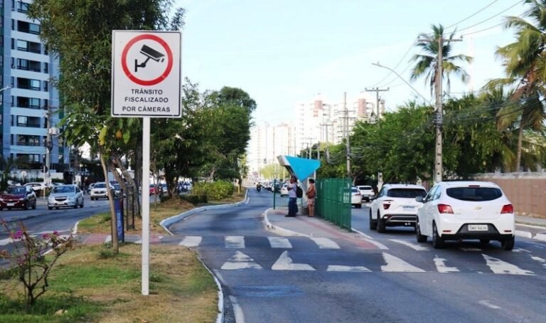 Atenção, motoristas de Aracaju: fiscalização eletrônica nos corredores de ônibus inicia em fevereiro