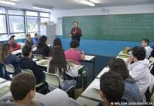 Piso salarial do magistério é reajustado em 5,4% e passa de R$ 5 mil em 2026 Piso salarial do magistério é reajustado em 5,4% e passa de R$ 5 mil em 2026