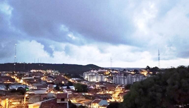 Defesa Civil emite alerta de chuva com ventos fortes em Aracaju até sexta-feira (27)