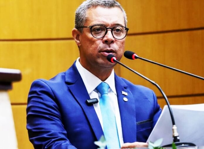 Fábio Mitidieri nega qualquer relação com Daniel Vorcaro após citação em lista de contatos