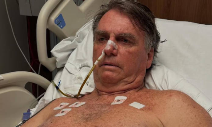 Bolsonaro tem piora no quadro de saúde e apresenta sobrecarga nos rins, diz Flávio